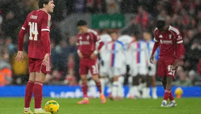 Liverpool tepetaklak: Sahasında Crystal Palace'a elendi