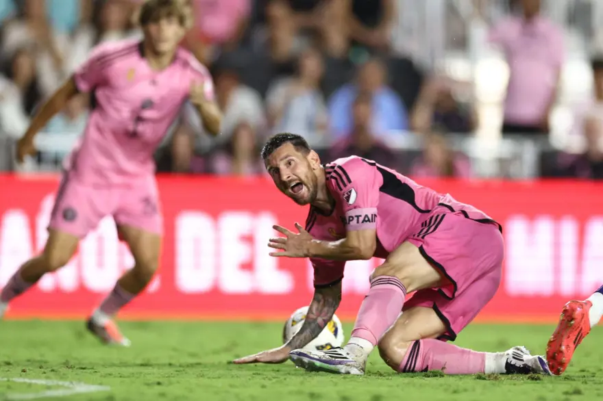 Messi'den hakeme hakaret: Baş belasısın! Messi'den hakeme hakaret: Baş belasısın!