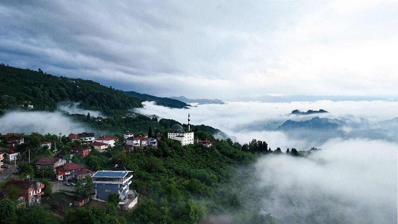 Düzce'nin köylerini sis denizi kapladı