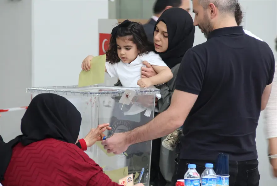 Yurt dışında oy verme işlemi sona erdi 14