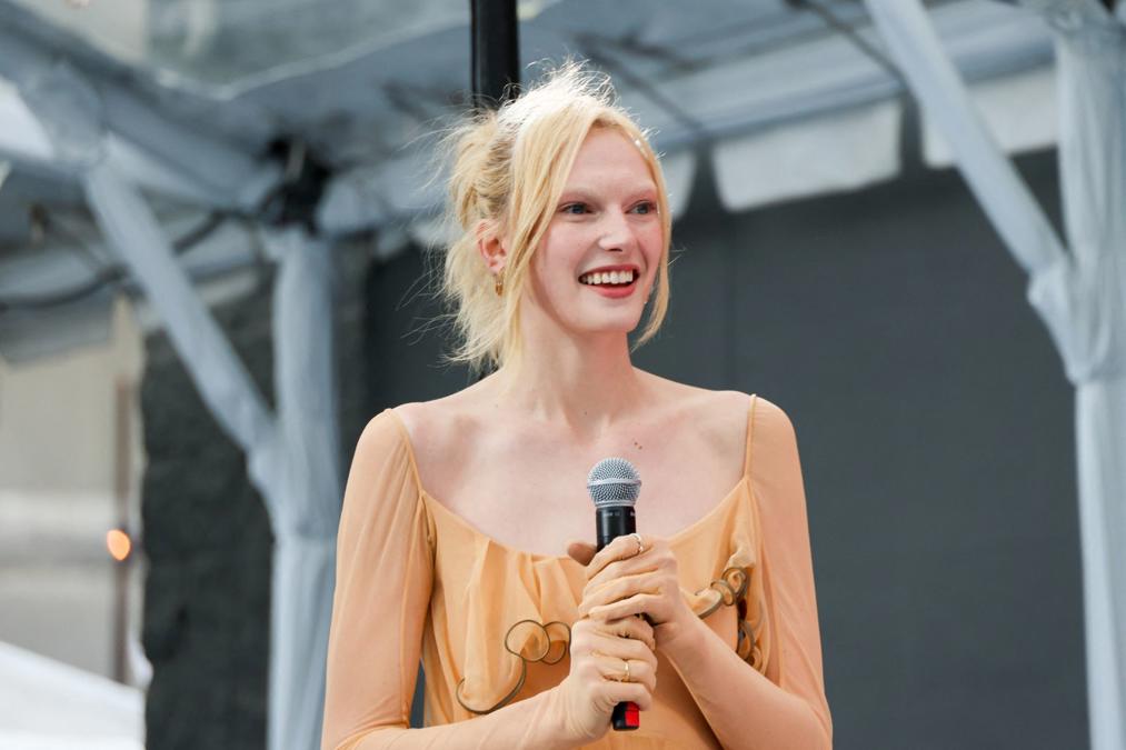 Jinsiy aloqa orqali ishlash Poezdda onlayn porno