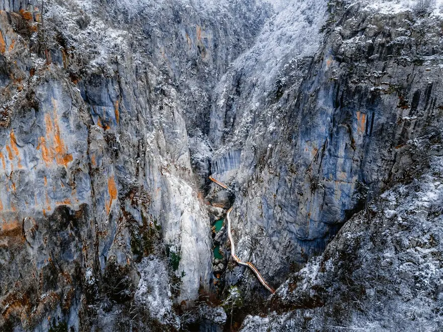 Kastamonu'nun kanyonları, pandemiye rağmen turist akınına uğruyor Kastamonu'nun kanyonları, pandemiye rağmen turist akınına uğruyor