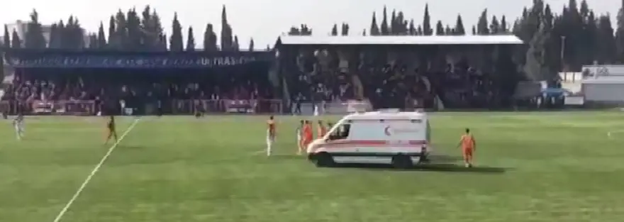 Dili boğazına kaçan futbolcuyu masör kurtardı 1