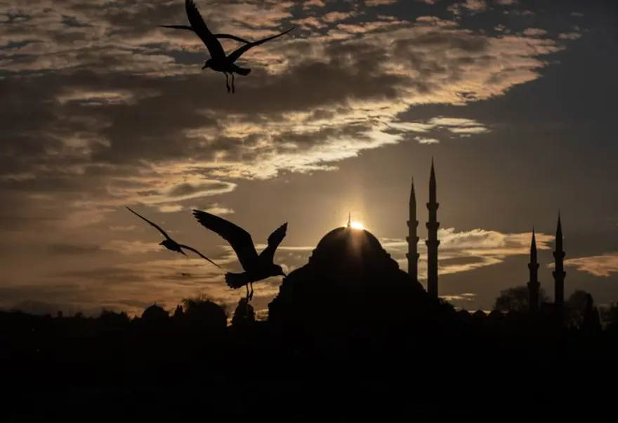 Rebiülevvel ayının 12. gecesi ne zaman? Mevlid Kandili ayın kaçında? 