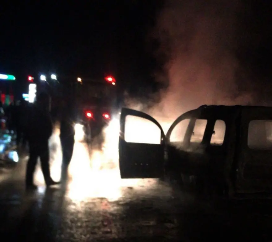 Seyir halindeki araç yandı 2