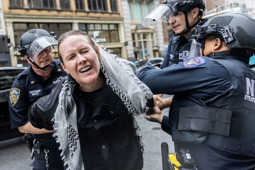 POLİS MÜDAHALESİ YAŞANDI 2 POLİS MÜDAHALESİ YAŞANDI 2