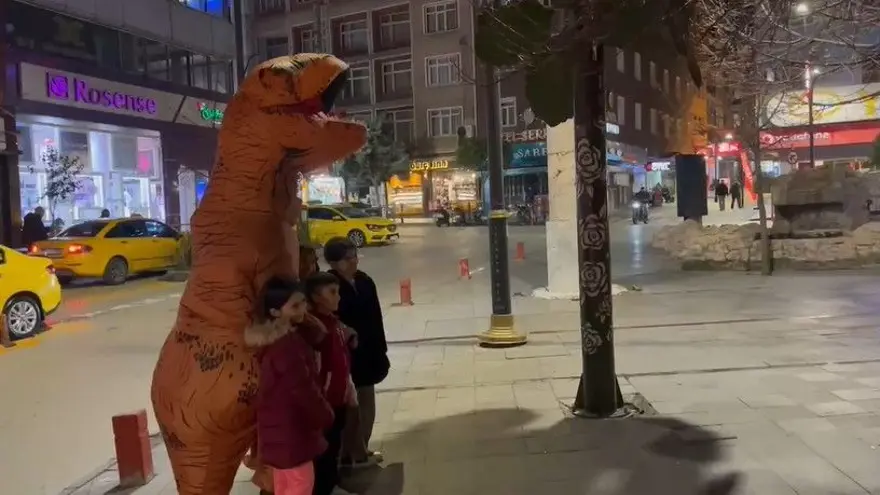 Isparta'da dinozor kimlik kontrolüne takıldı 4