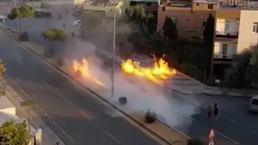 İnternet çalışmasında doğalgaz borusu zarar gördü: Yangında iki kişi yaralandı