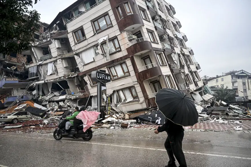 Türkiye yasta | Depremin vurduğu 10 ilden çarpıcı fotoğraflar... 15