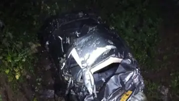 Yoğun sis nedeniyle araç uçuruma yuvarlandı: Aynı aileden 3 ölü, 1 yaralı