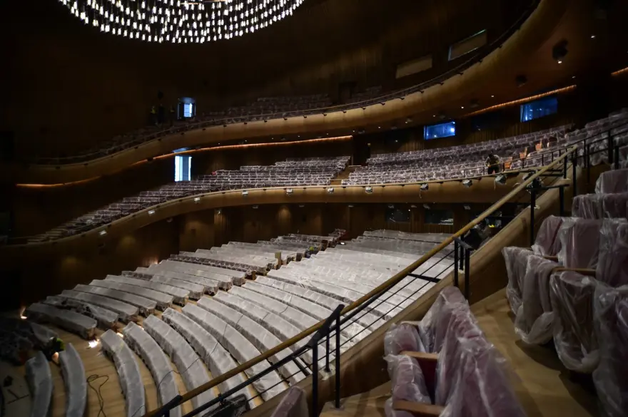 TİYATRO SALONU 805 KİŞİ KAPASİTELİ 4