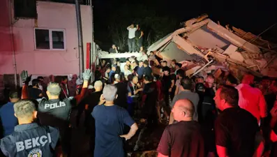 Balıkesir Sındırgı'da 6,1 büyüklüğünde deprem: 1 kişi hayatını kaybetti, 29 kişi yaralandı