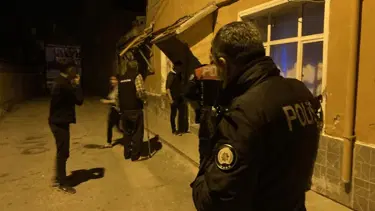 Çıkan kavgada bir genç, üvey babasını bıçakla yaraladı