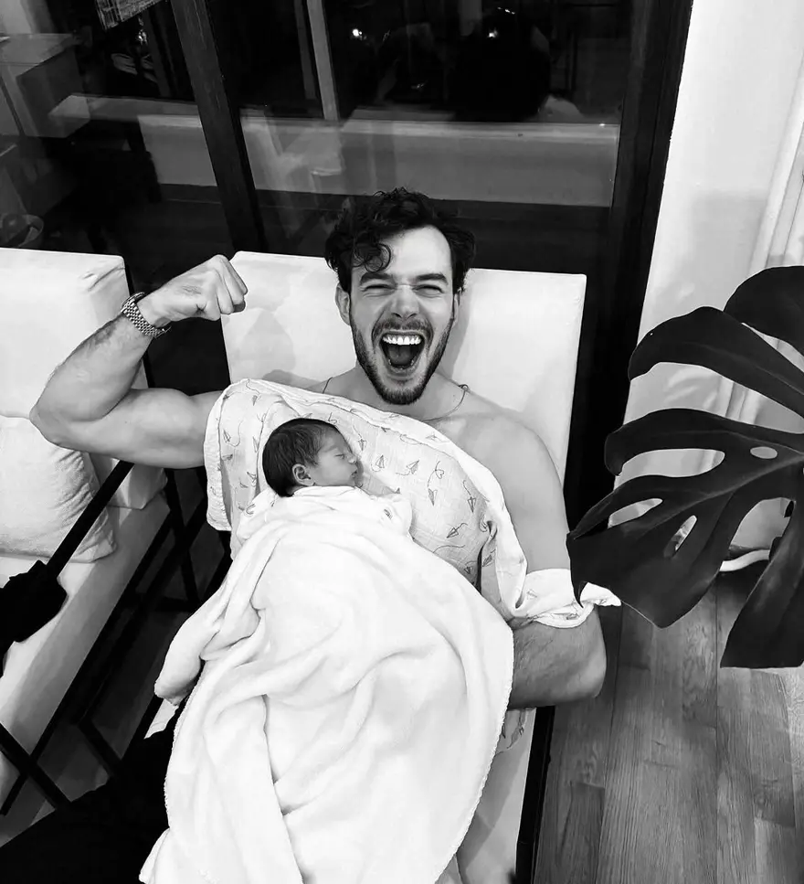 YEĞENİ AZRA İLE POZ VERDİ 2