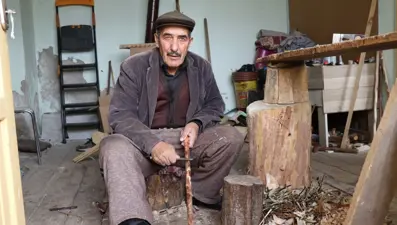 79 yaşındaki Hüsamettin Usta geçimini böyle sağlıyor: Yaşayan bir insan hazinesi