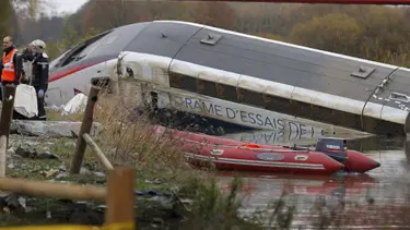 Fransa'da hızlı tren raydan çıktı: 7 ölü