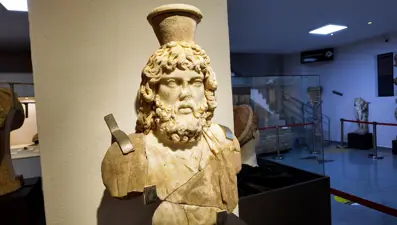 Zeus Helios-Serapis büstü, Bolu Müzesi’nde sergileniyor