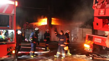 Hadımköy'de tül fabrikasında yangın