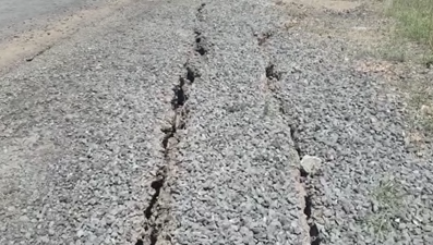 Bingöl'de deprem sonrası yollarda ve köprülerde çatlaklar oluştu