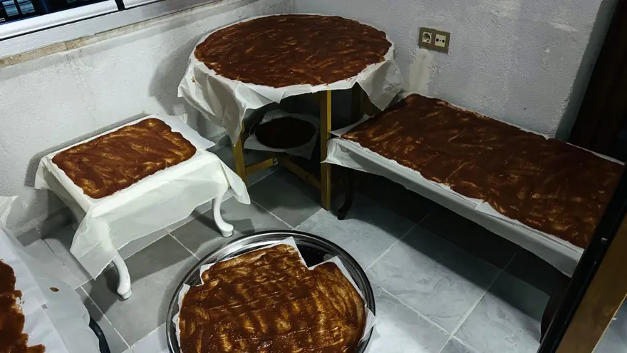 Dut, erik, kayısı ve elmadan yapılıyor: Güneşte kurutulup kış için hazırlanıyor 4 Dut, erik, kayısı ve elmadan yapılıyor: Güneşte kurutulup kış için hazırlanıyor 4