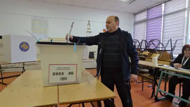 Kosova'da halk sandık başında