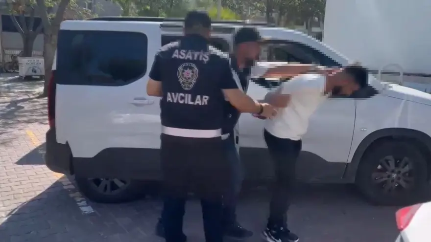 Avcılar'da gece kulübünü kurşun yağmuruna tuttular: Yoldan geçen kişi vuruldu 2