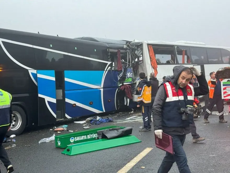 Kuzey Marmara Otoyolu'nda 11 kişinin öldüğü kazada tutuklu sanıklara tahliye 4 Kuzey Marmara Otoyolu'nda 11 kişinin öldüğü kazada tutuklu sanıklara tahliye 4