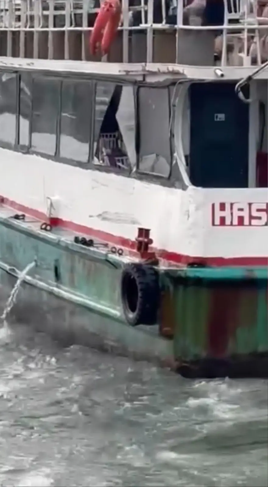 Haliç’te panik anları: İki tekne çarpıştı 5