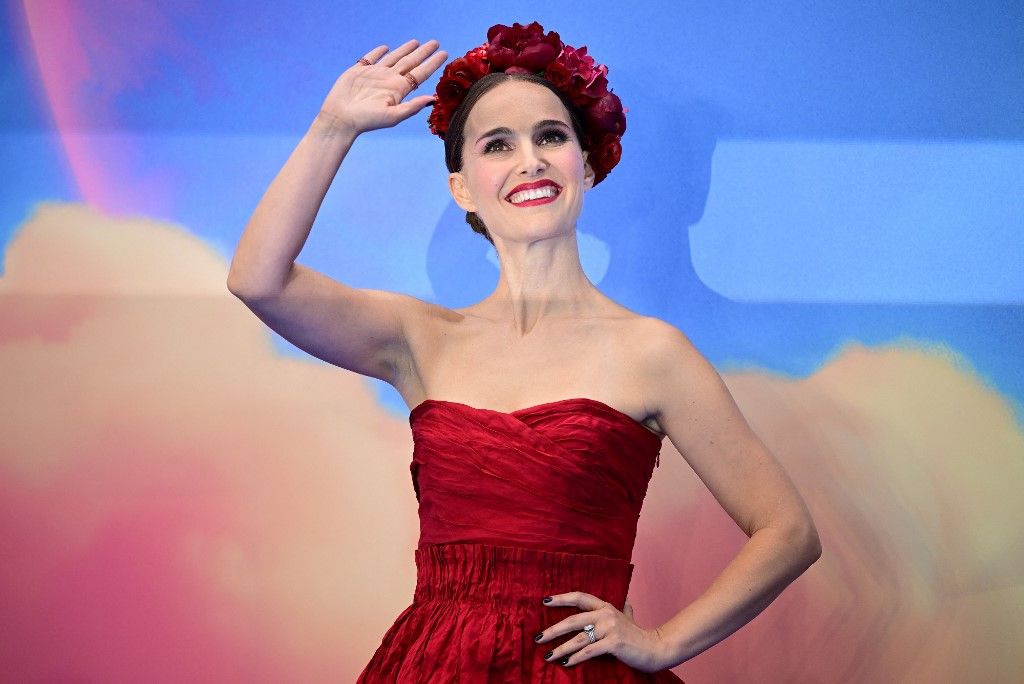 Oscar ödüllü oyuncu Natalie Portman'ın dizi setine silahlı baskın