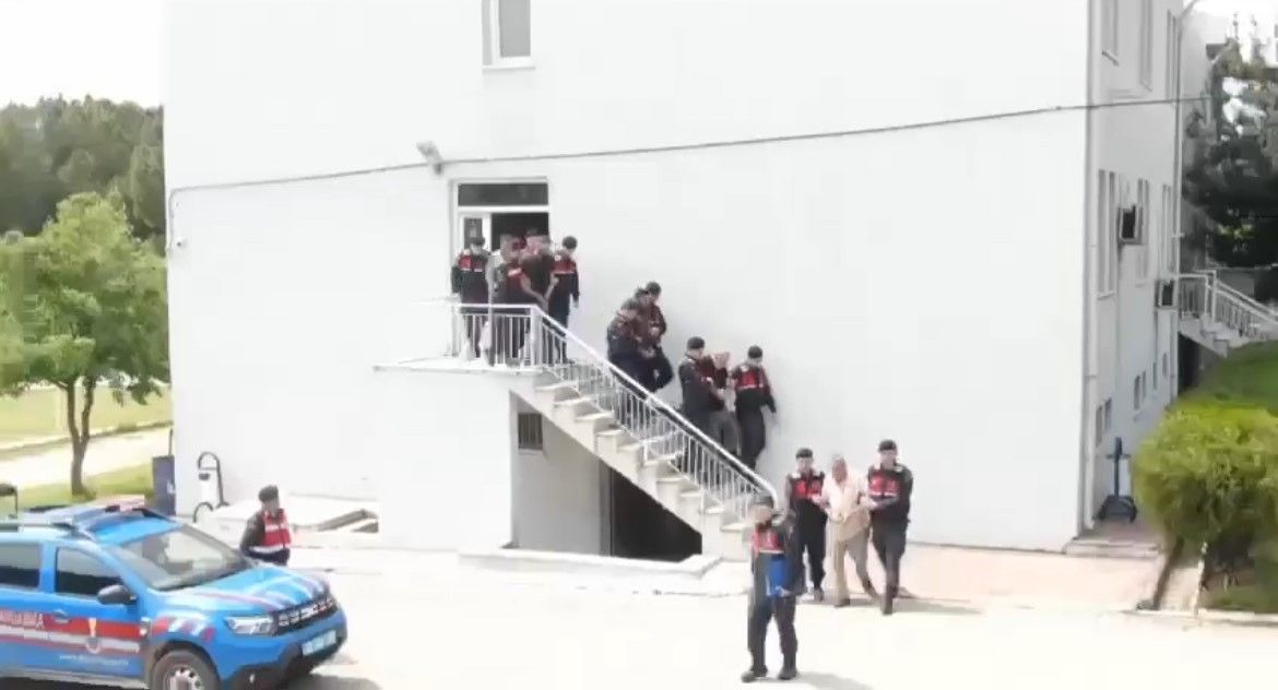Çiftçilere senet imzalattırıp borçlandırdılar: İki suç örgütüne operasyon