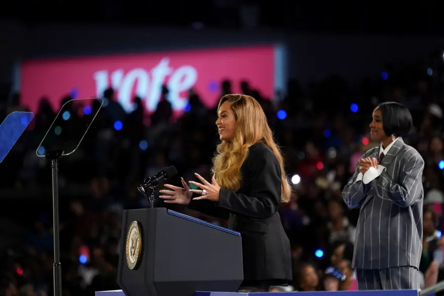 ABD seçimlerinde yıldızlar geçidi: Beyonce, Harris mitinginde 4