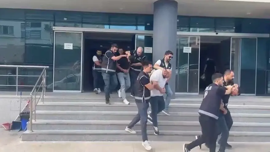 Bombalı eylem hazırlığındaki suç örgütüne operasyon: 4 tutuklama 1 Bombalı eylem hazırlığındaki suç örgütüne operasyon: 4 tutuklama 1