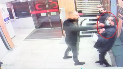 Esenyurt'ta acil serviste bıçaklı saldırgan dehşeti