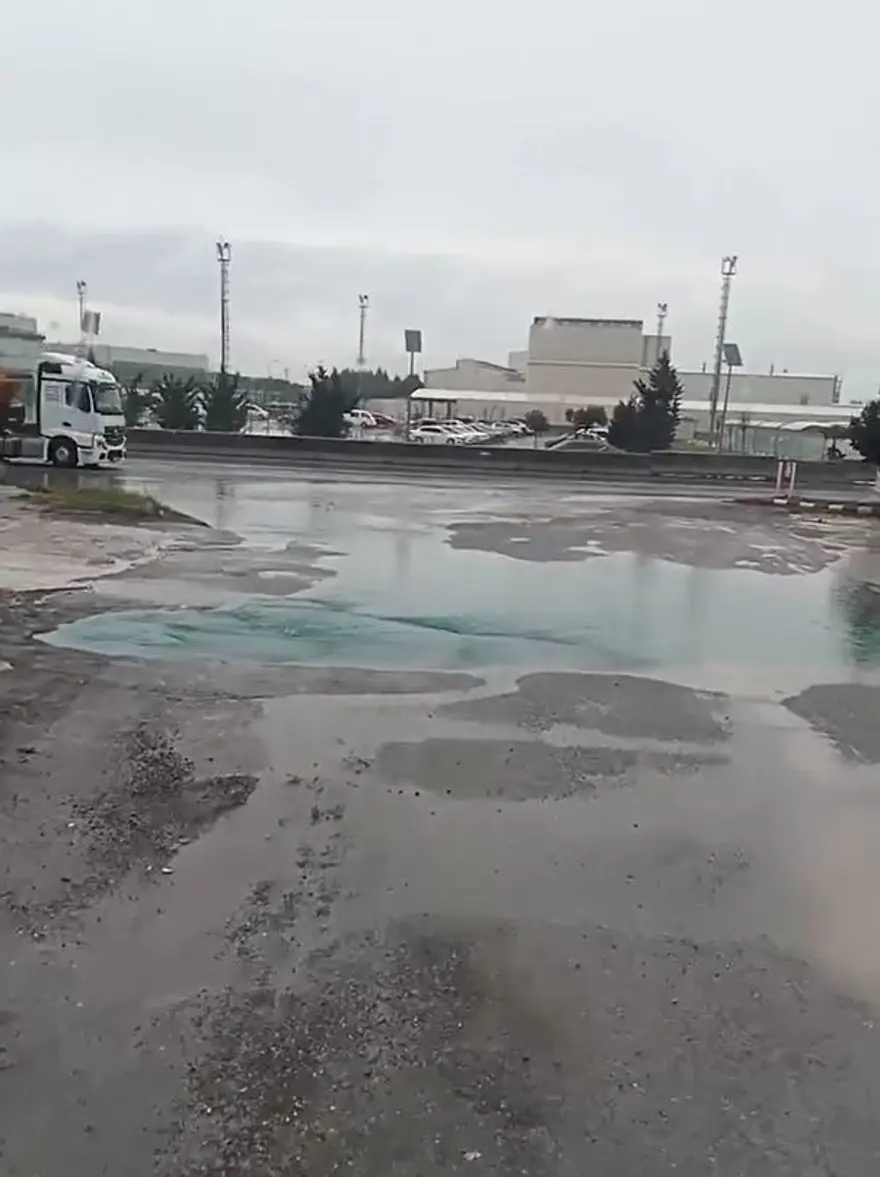 Yalova'da rögardan mavi renkli su taştı: İnceleme başlatıldı 3