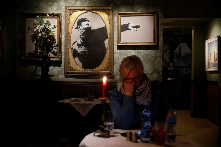 Banksy'den dünyanın en kötü manzaralı oteli 4 Banksy'den dünyanın en kötü manzaralı oteli 4