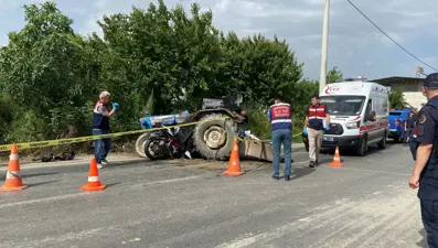Traktörle motosiklet çarpıştı: 3 ölü