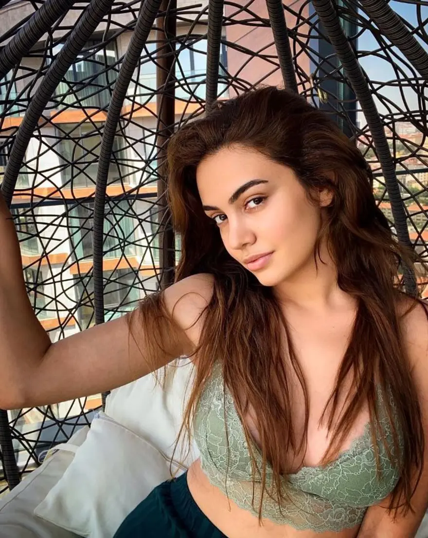 ECE RONAY KİMDİR, KAÇ YAŞINDA? 7