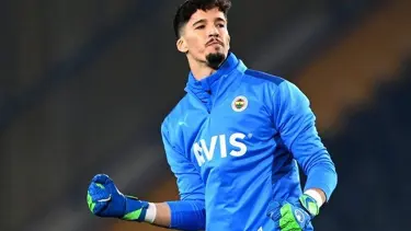 Altay Bayındır Manchester United için İngiltere’ye uçtu