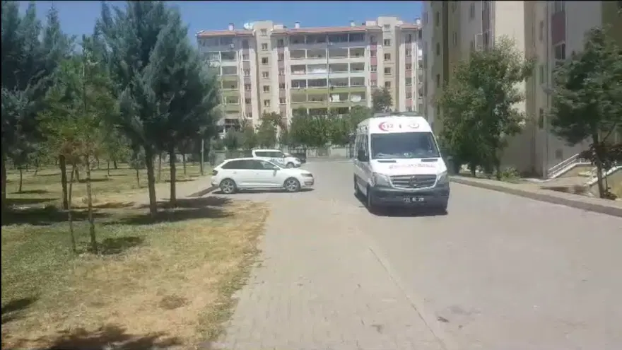 Kapısının önüne 10 gündür çöp koymayınca evine çilingirle girildi 1 Kapısının önüne 10 gündür çöp koymayınca evine çilingirle girildi 1