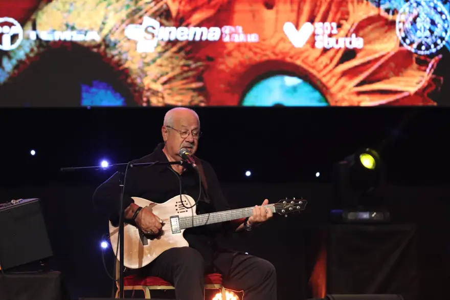 VEFAT EDEN OYUNCULAR ANILDI 1