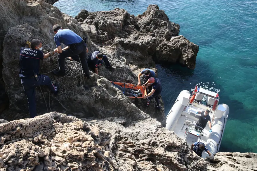 Antalya'da falezlerde can pazarı 1