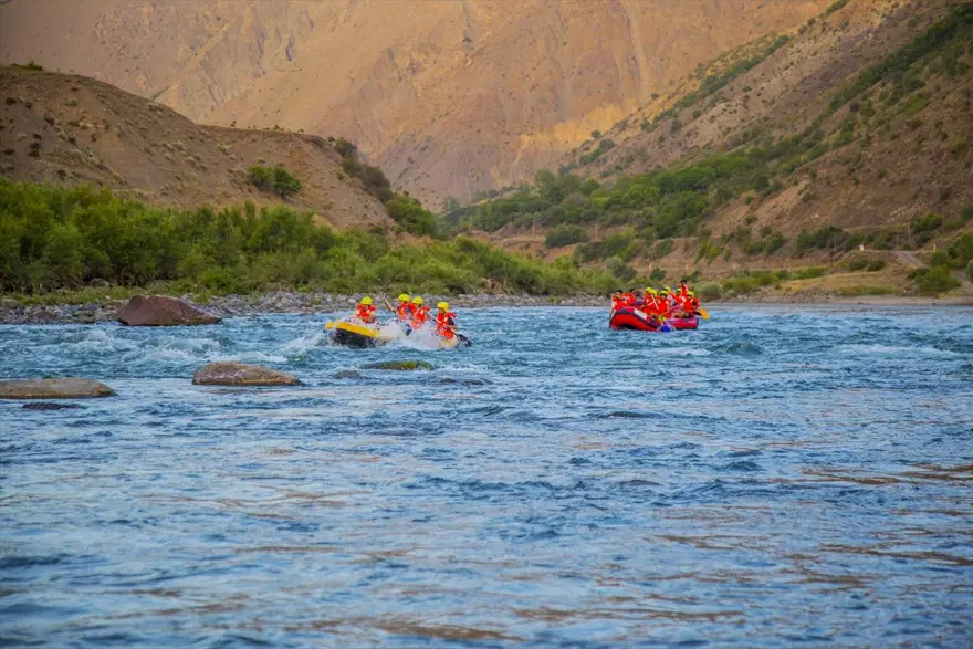 Elazığ'da Murat Nehri'nde rafting heyecanı 11 Elazığ'da Murat Nehri'nde rafting heyecanı 11
