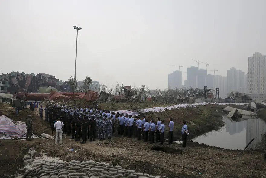 Çin'deki siyanür patlaması sonrası nehirde ölü balıklar 5