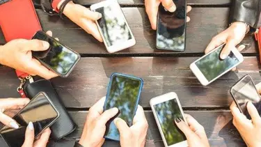 Türkiye'nin cep telefonu faturası 2 milyar dolar azaldı
