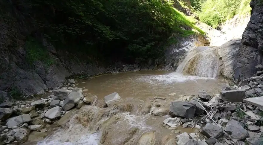 Turistlerin gözdesi Mavi Göl'ün son hali içler acısı 7