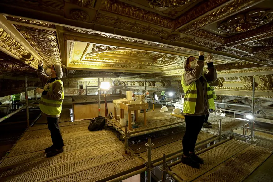 Dolmabahçe Sarayı Süfera Salonu'nun restorasyonu devam ediyor 8 Dolmabahçe Sarayı Süfera Salonu'nun restorasyonu devam ediyor 8