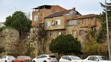 Tarihi Sinop Kalesi, üzerindeki "kalekondu"lardan kurtarılacak