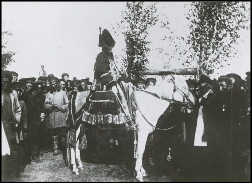 Bilim kurgu değil Türk boylarının 111 yıllık fotoğrafları. Gizemli heykeller, gelişmiş aletler, tanıdık kıyafetler (106 fotoğrafla gizemli Türk tarihi) 72