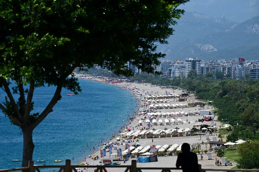 Yüksek nem ve sıcak bunalttı: Soluğu denizde aldılar 2 Yüksek nem ve sıcak bunalttı: Soluğu denizde aldılar 2