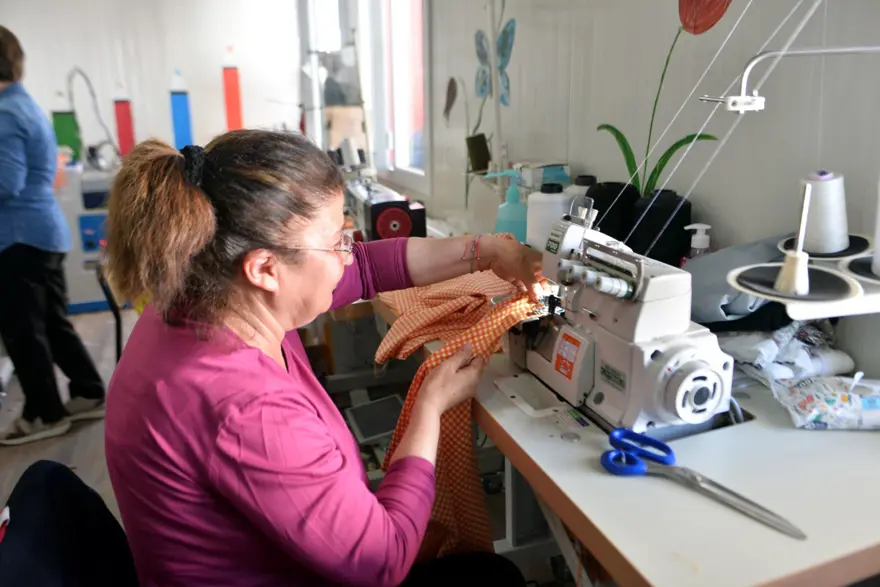 "KENDİ ELBİSELERİNİ DİKEBİLECEKLER" 5